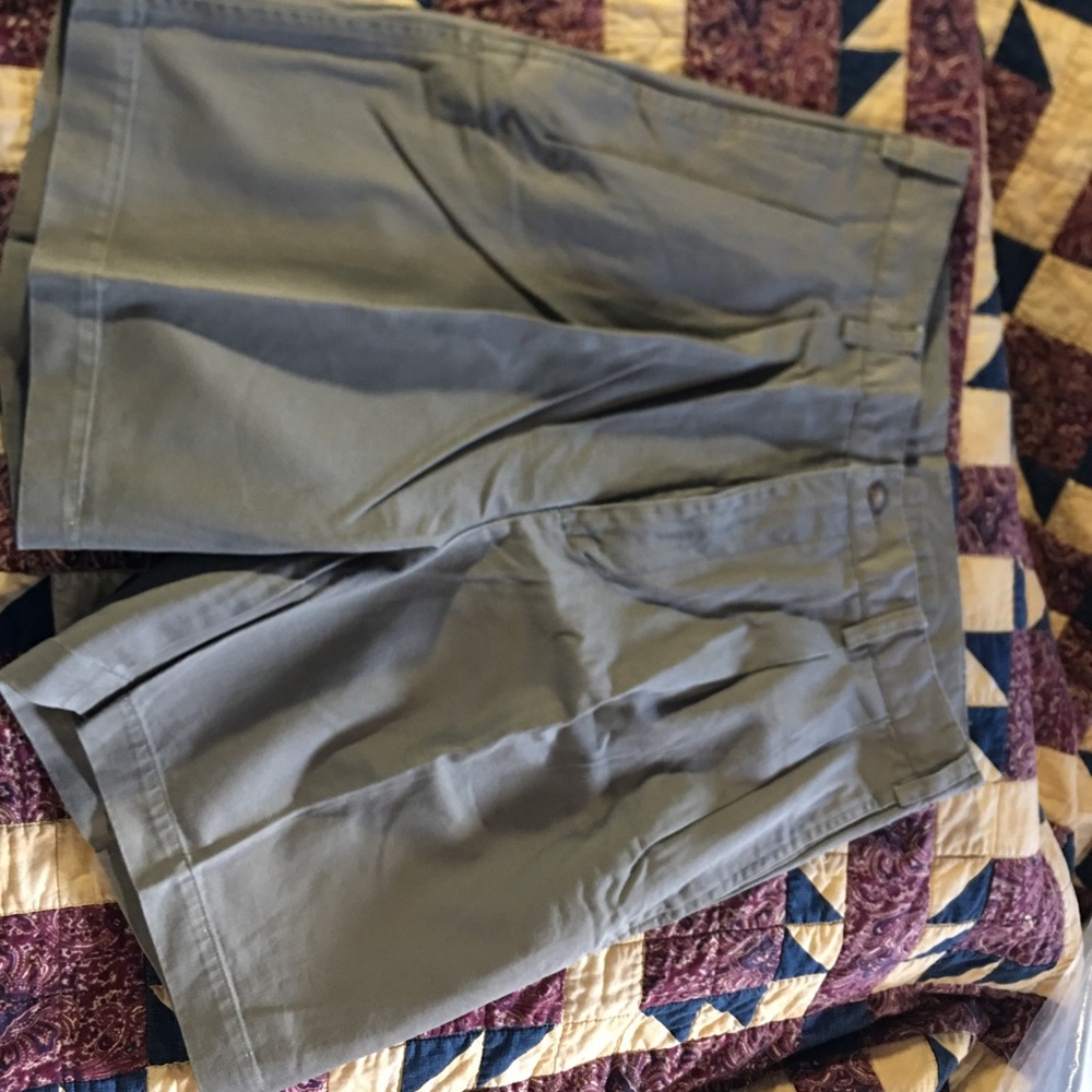 Britches Great Outdoors classic fit pleat shorts